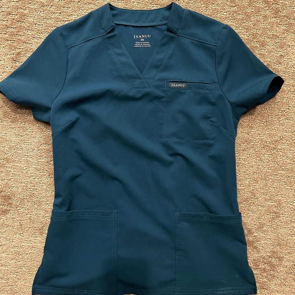 Jaanuu Helia Scrub Top